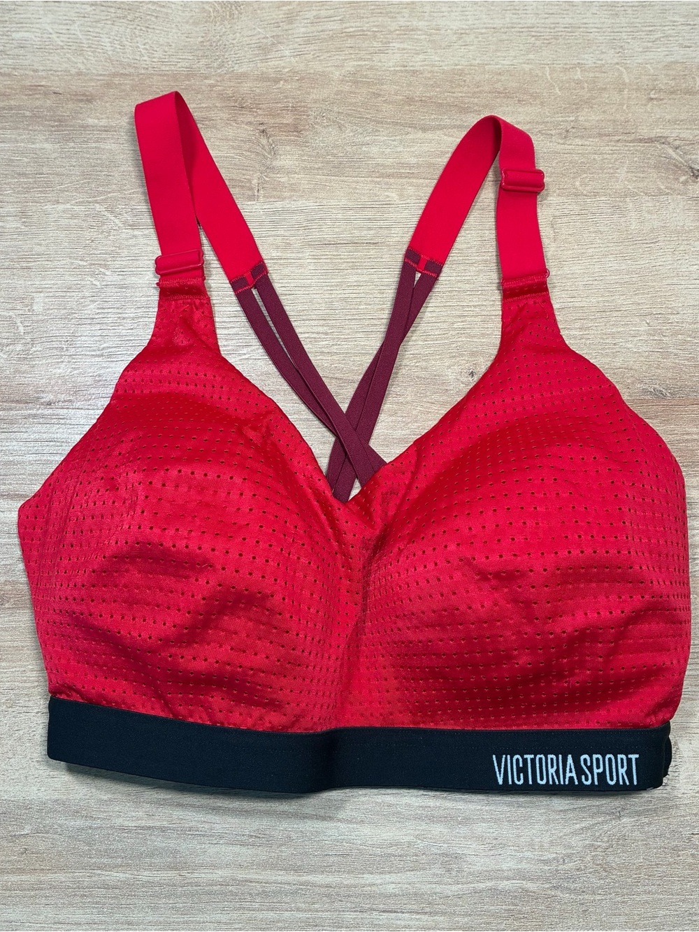 Victoria Sport 32DD Lightweight Mesh Sports Bra - Red